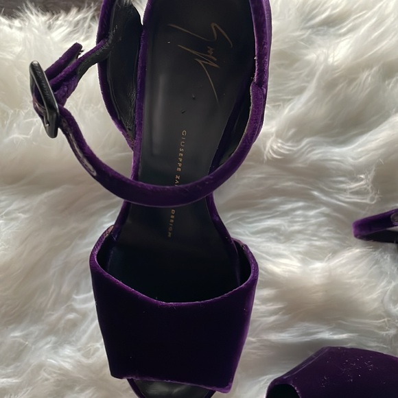 Giuseppe Zanotti Purple Velvet Heels - Picture 6 of 17